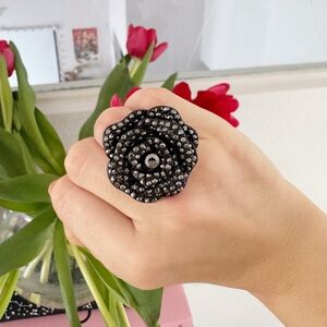 Vintage Blooming Black Rose Flower Crystal Stretch Ring